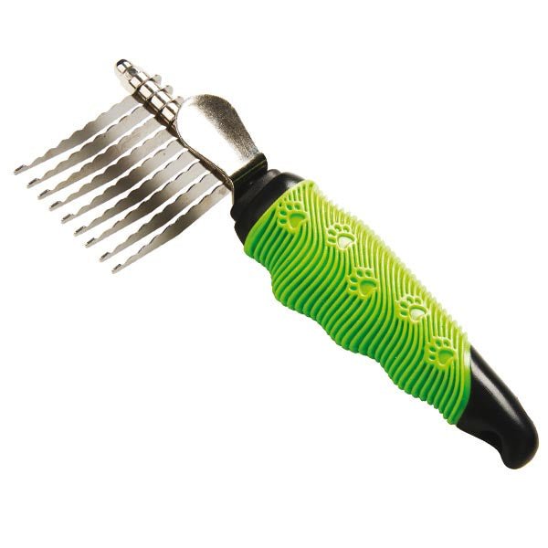 Farm Company 9-blade dematting dog comb with rubber soft grip for gentle grooming and detangling pet fur.