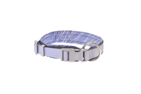 Blue reflective wave collar for pets, 2x38-47cm, by Ferribiella, showcasing a stylish and safe accessory design.