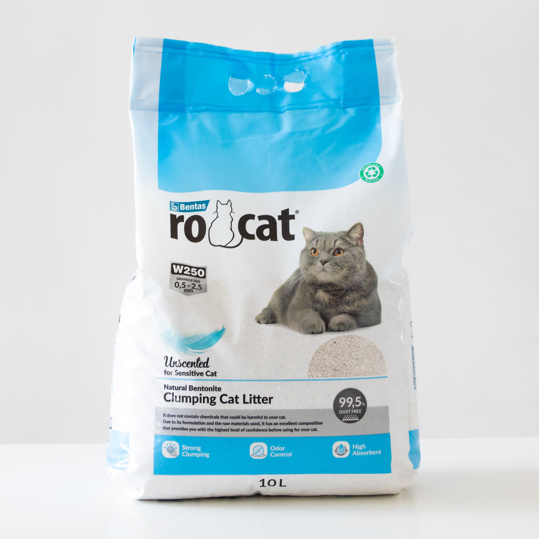 RoCat Unscented Cat Litter 10L, suitable for cats, showing the bag with product branding and natural clay texture.