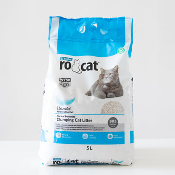 RoCat unscented cat litter in a 5L container, showing the bag with brand logo and product details for odor control and absorption.