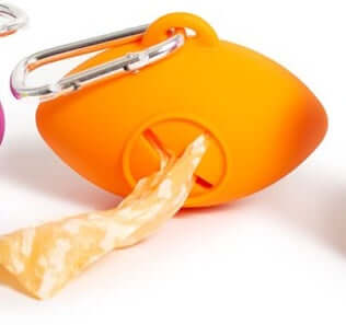 Farm Company Fidoroll Fluo Rugby Ball Silicone dispenser +15 bag - مستلزمات النظافة والعناية والرعاية - Zue For Pet Supplies Co.