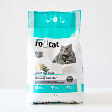 RoCat Marseille Soap Cat Litter 5L, natural cleaning product for cats, shown in a white plastic bag with branding and product info.